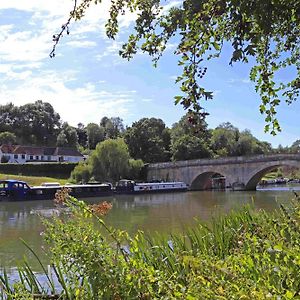 Shillingford Bridge Hotel